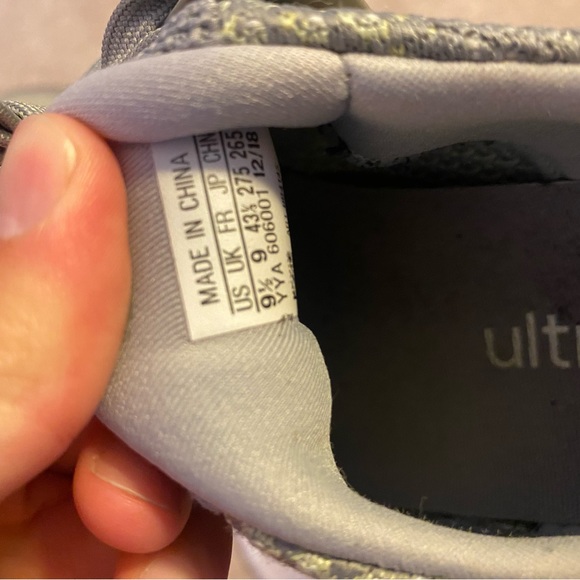 Adidas Ultraboosts - Picture 5 of 6